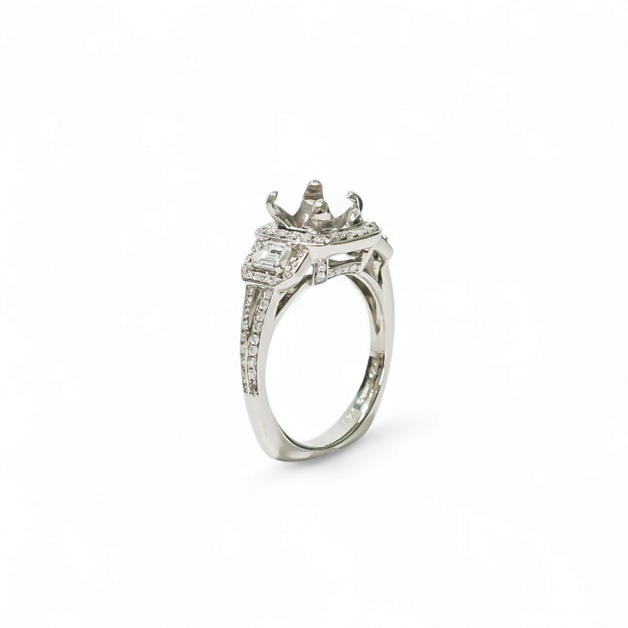WHITE GOLD SEMI MOUNT RING SETTING FOR A CENTER ROUND STONE