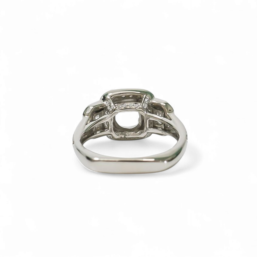 WHITE GOLD SEMI MOUNT RING SETTING FOR A CENTER ROUND STONE