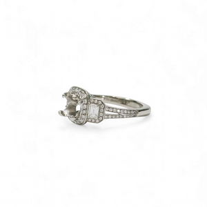 WHITE GOLD SEMI MOUNT RING SETTING FOR A CENTER ROUND STONE