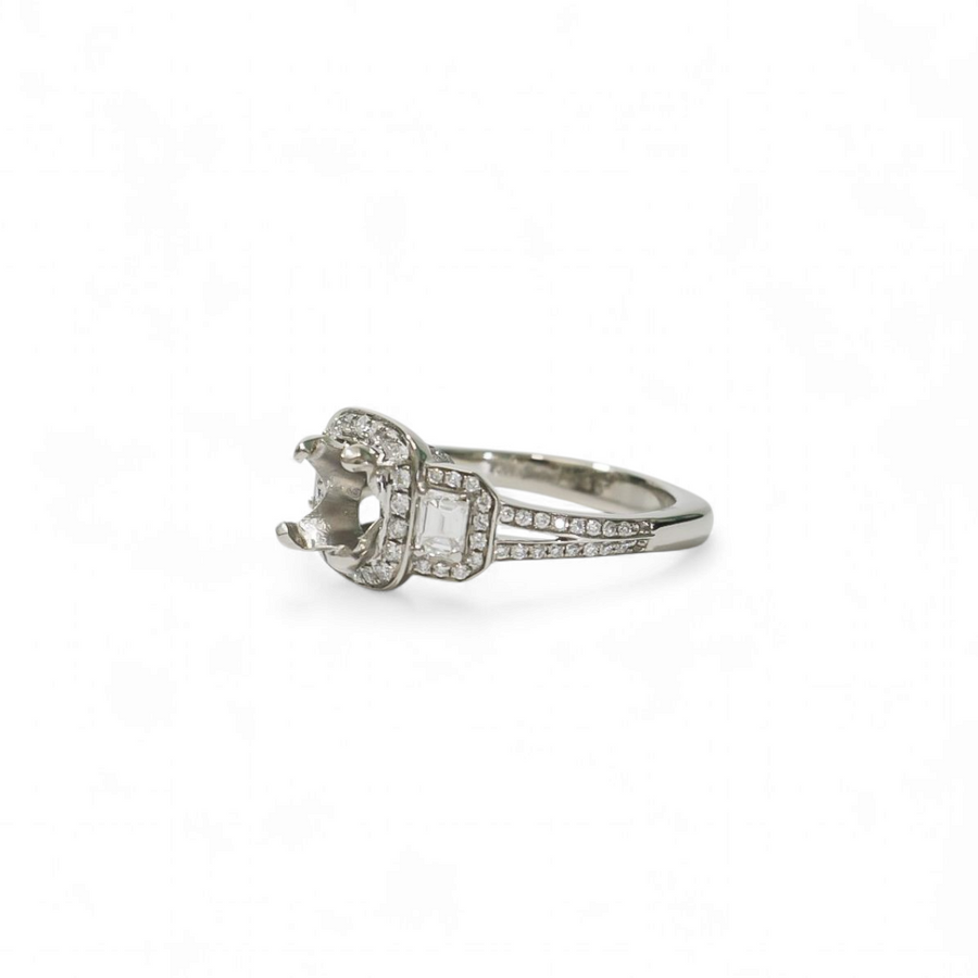 WHITE GOLD SEMI MOUNT RING SETTING FOR A CENTER ROUND STONE