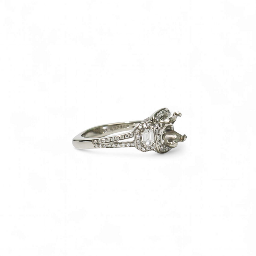 WHITE GOLD SEMI MOUNT RING SETTING FOR A CENTER ROUND STONE