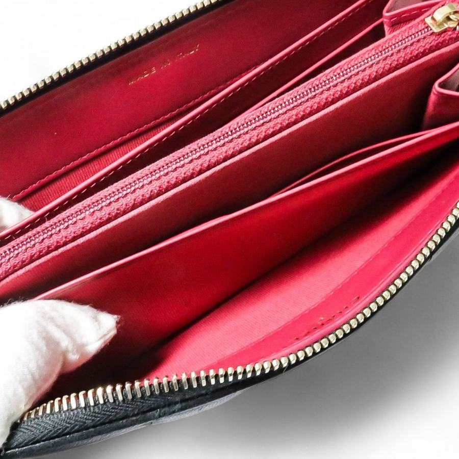PRE-OWEND CHANEL ZIP WALLET