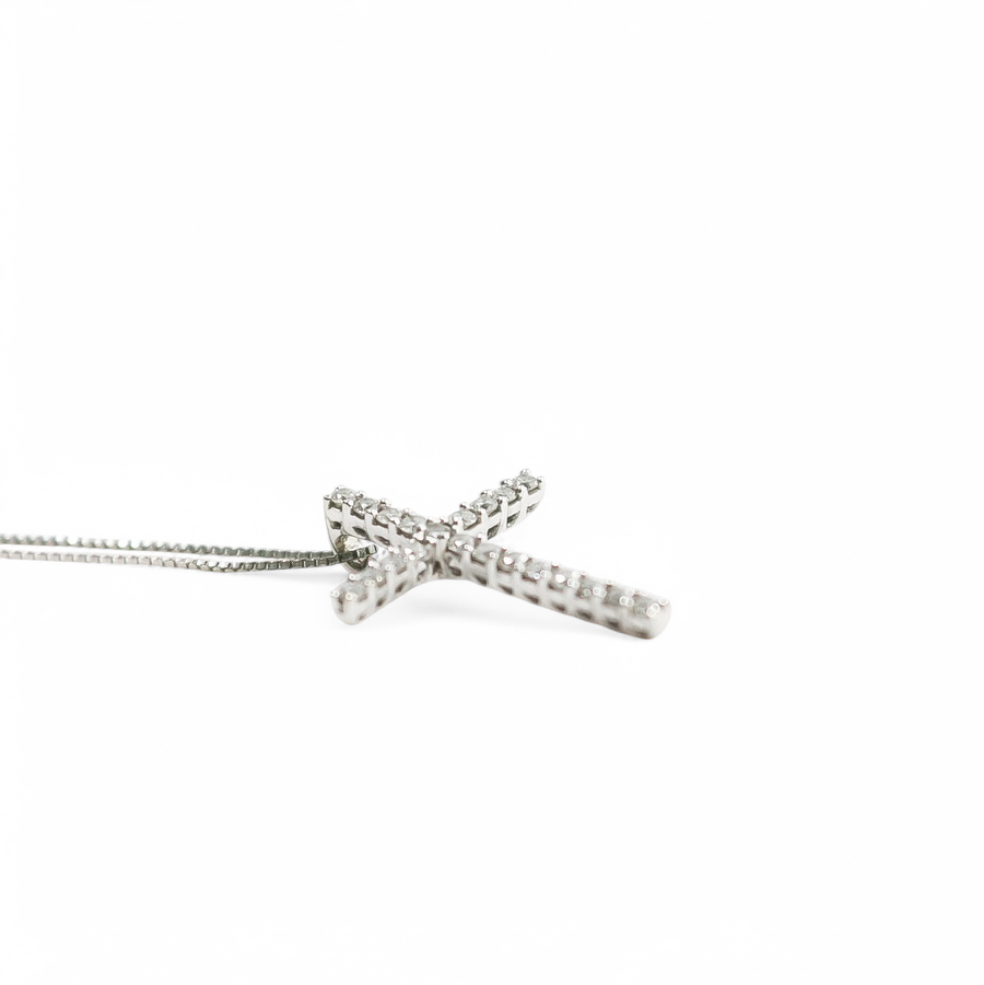 WHITE GOLD NATURAL DIAMOND CROSS PENDANT WITH NECKLACE